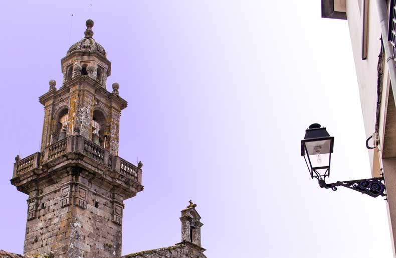 Guided tour of the Collegiate church and its collection of religious art.