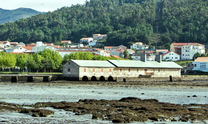 Pozo do Cachón (Waterfall Pool), tide mill