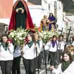 Gente en procesión